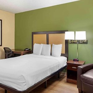 Queen studio 1 Queen Bed Disability Access or Non-Smoking